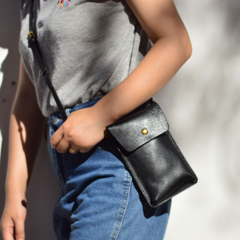AETOO Mobile phone bag female  - Leatherwork Rivets review and price